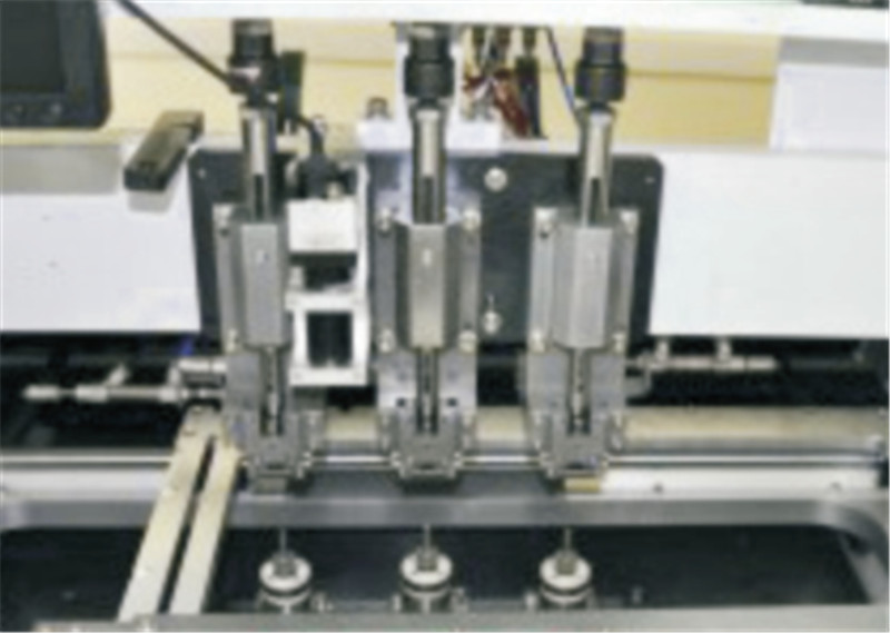 Màquina de reblons automàtica d'alta velocitat ZX-600 (2)